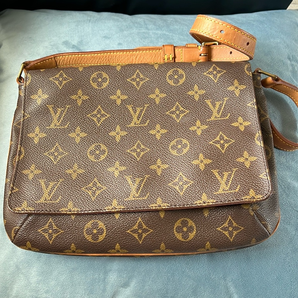 Sold——Louis Vuitton Musette Tango PM